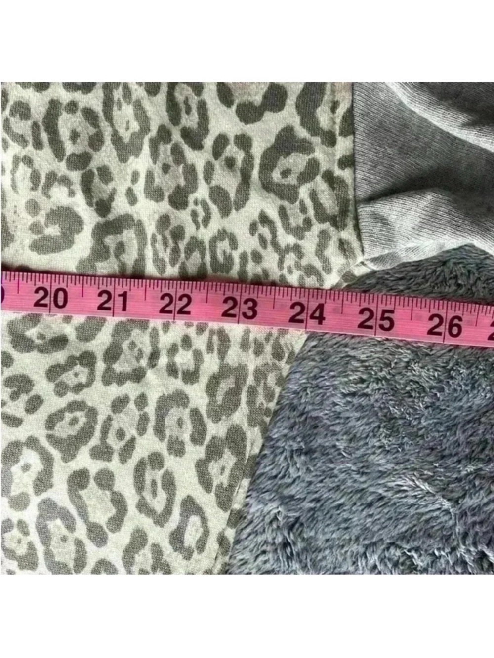 Rails Alice Leopard Print Cotton Blend Top in Mixed Grey Cheetah Size Large NWT - Picture 6 of 8